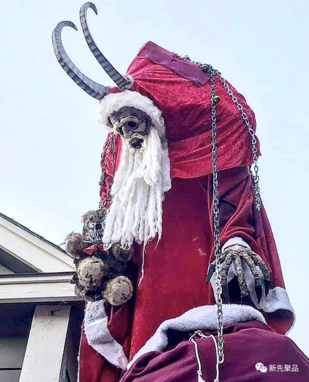 krampus是圣诞老人的好基友,每年12月25日夜晚都会揣着煤球现身,按照