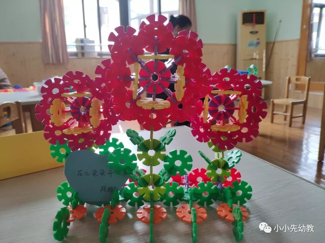 慧心巧思小小先幼儿园保育员雪花片建构比赛