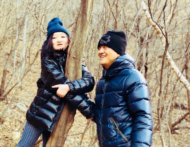長大了！12歲李嫣和爸爸李亞鵬同框合照，身高已超過老爸肩膀 娛樂 第5張