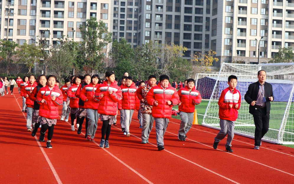 燃起冬日温暖的第一把火——北大附属嘉兴实验学校冬季长跑开幕式暨大