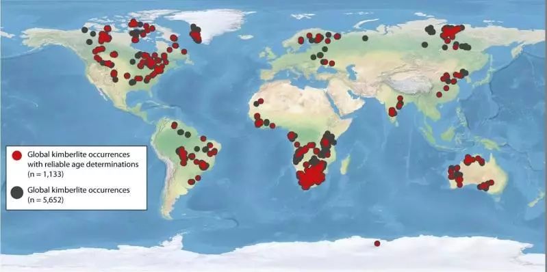 红色圈是钾镁煌斑岩的分布地天然钻石的产地分布极不均匀,钻石虽然