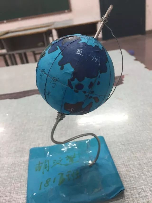 景弘地理初一年级学生地球仪制作活动