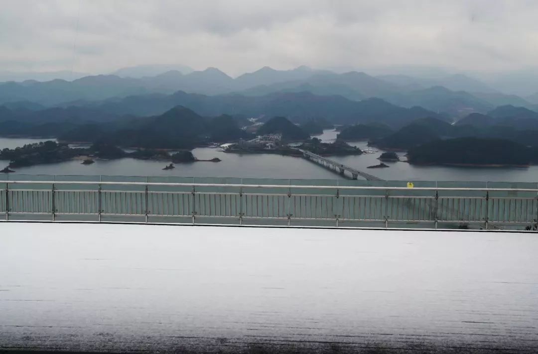 桐庐这是余杭径山寺及附近雪景,天寒地冻,白雪皑皑,唯美中透着一股