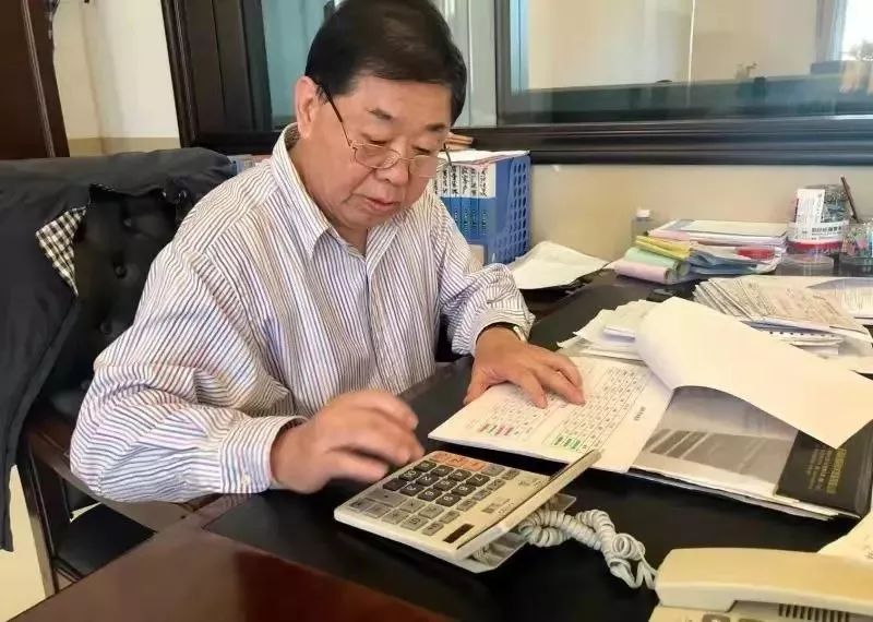 从小纺织厂蝶变为年销超百亿大公司长乐这位纺织大王的秘诀是什么