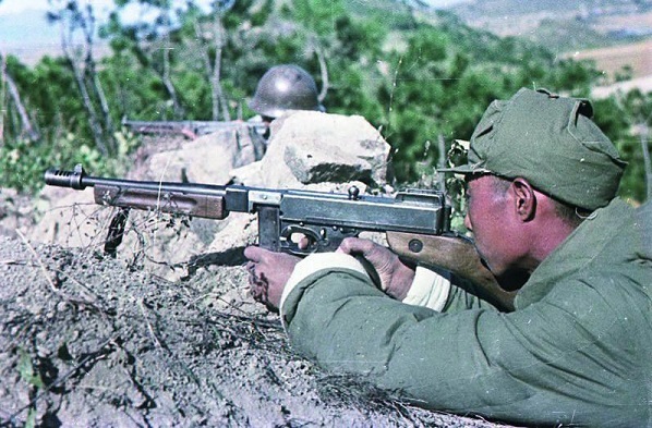 二战最好冲锋枪汤普森名声很臭美军嫌弃八路军最青睐