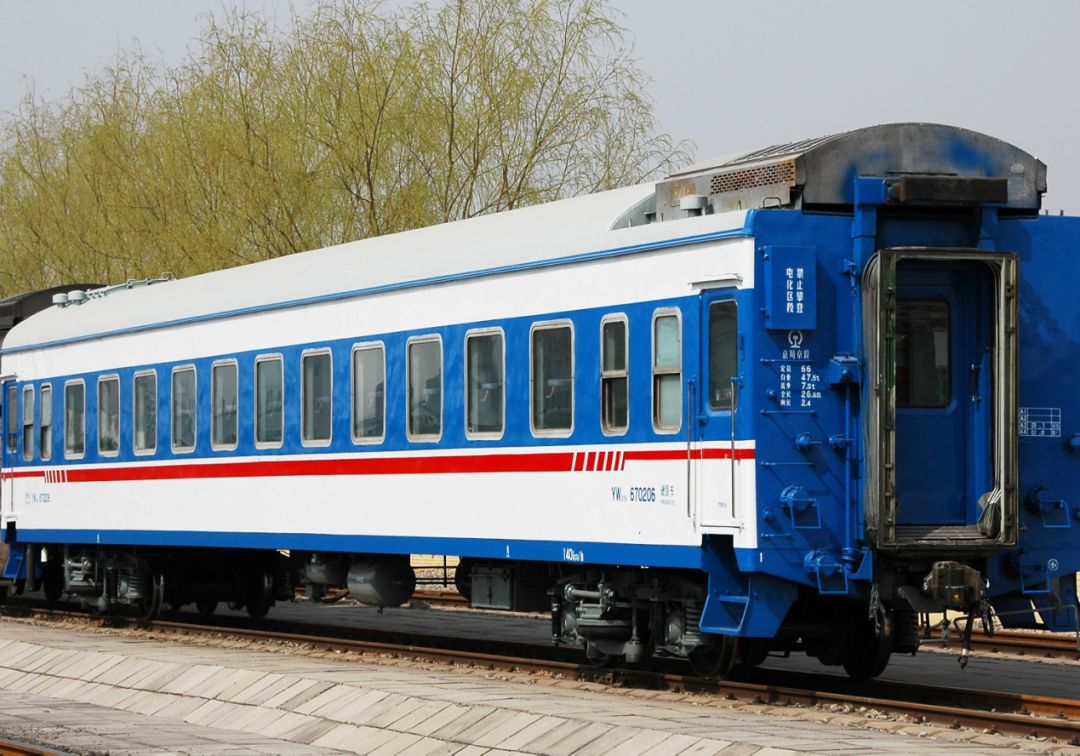 25k型双层是在25k型客车的基础上研制的双层客车,于1989年,投入上海