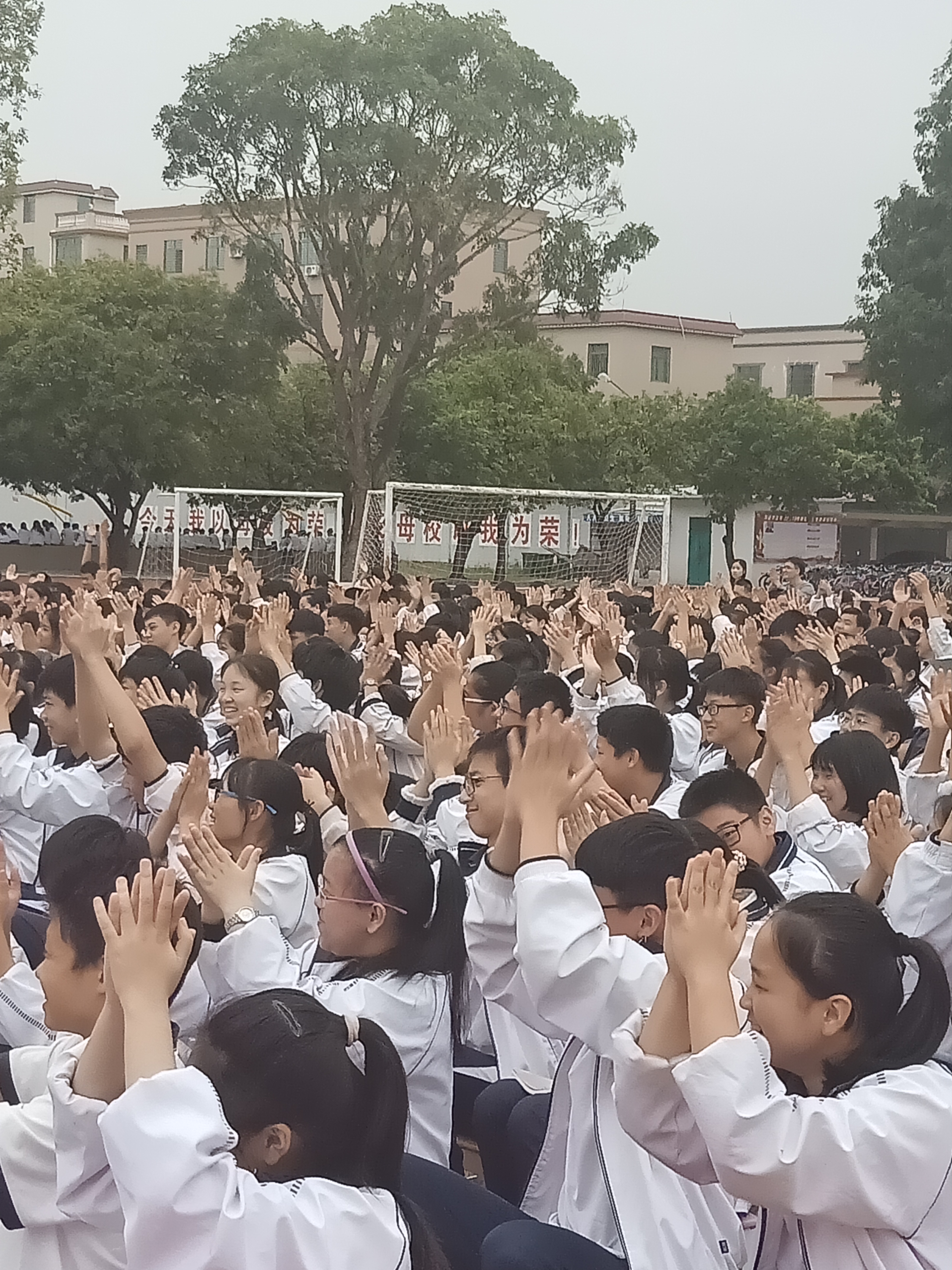 卢鹏强老师受邀请走进启源中学