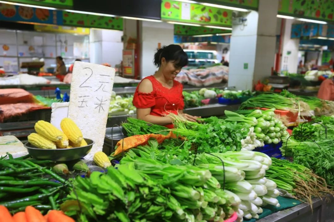 金鸡岭农贸市场菜品充足.