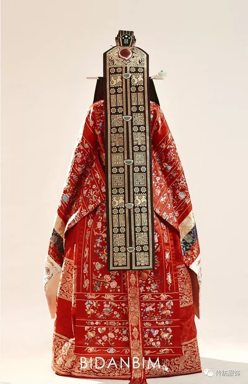 皇后的品格：這身韓服魔改的婚紗，腦殼疼～腦殼疼～～ | 古風新潮 時尚 第43張