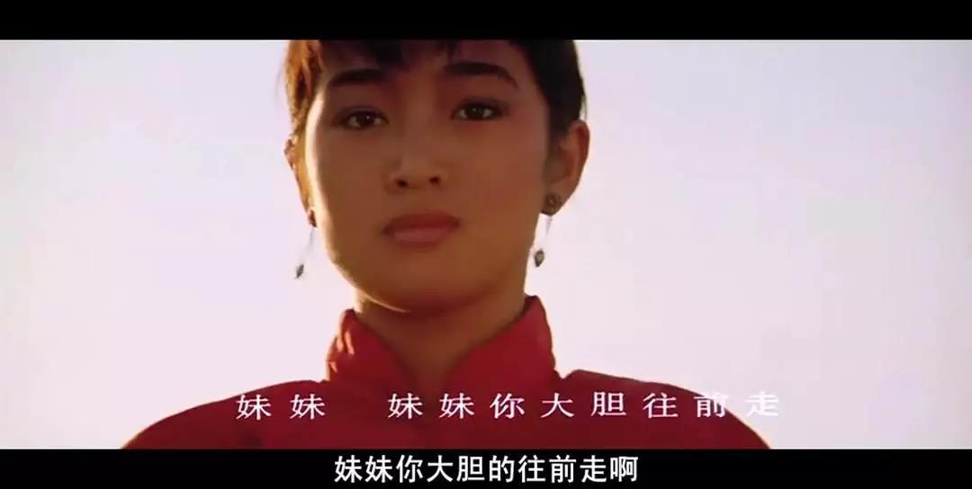 大一和張藝謀合作，農村婦女形象走紅，她在呼聲中被一路“封皇”