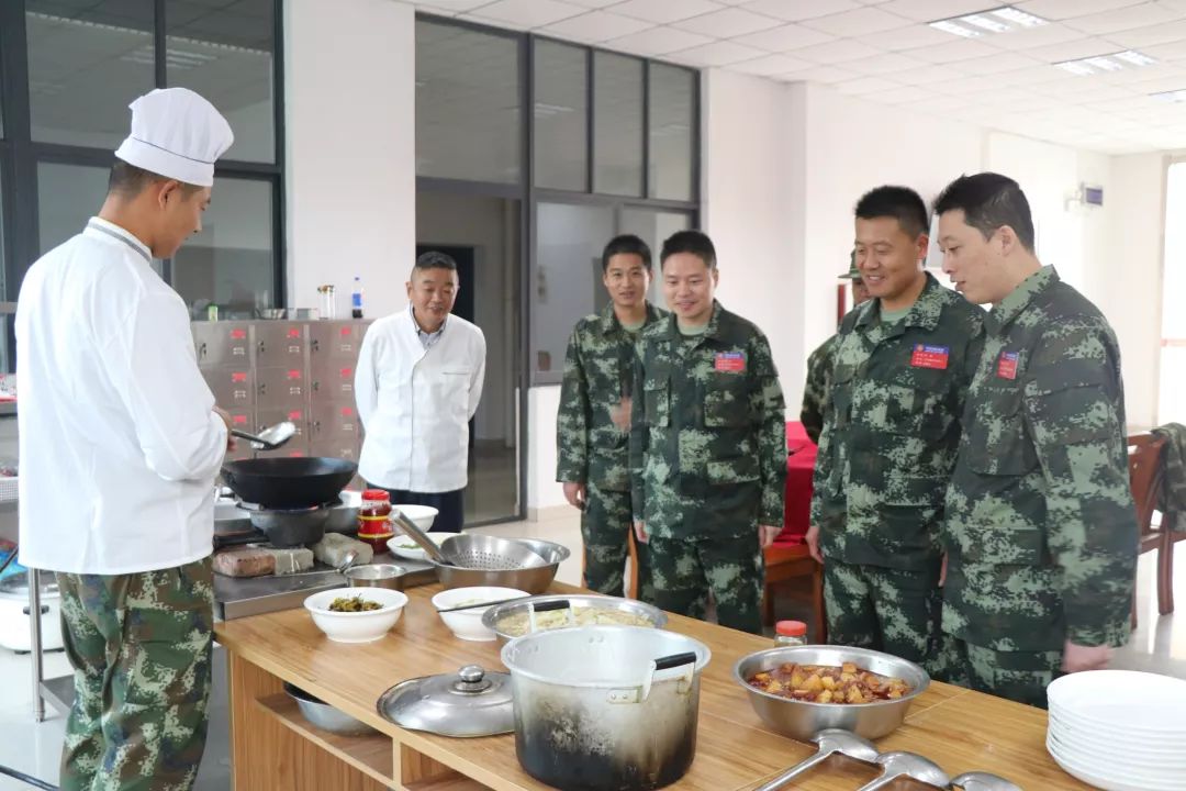 吃货| 消防炊事员 "食神"炼成记