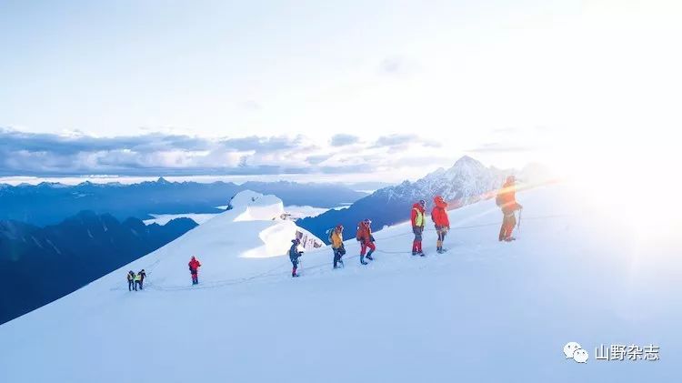 小白也能打卡的网红运动大起底_登山