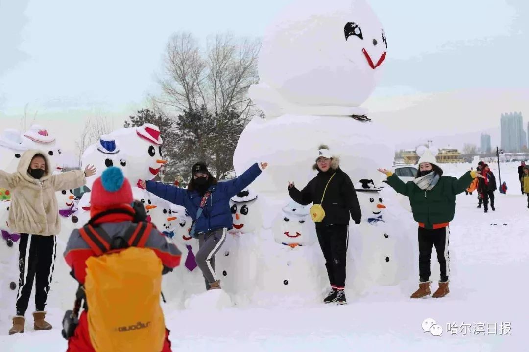 堆雪人图片