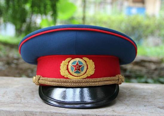 世界五大特色军帽,中国55式最威武,因此我把它排在第一