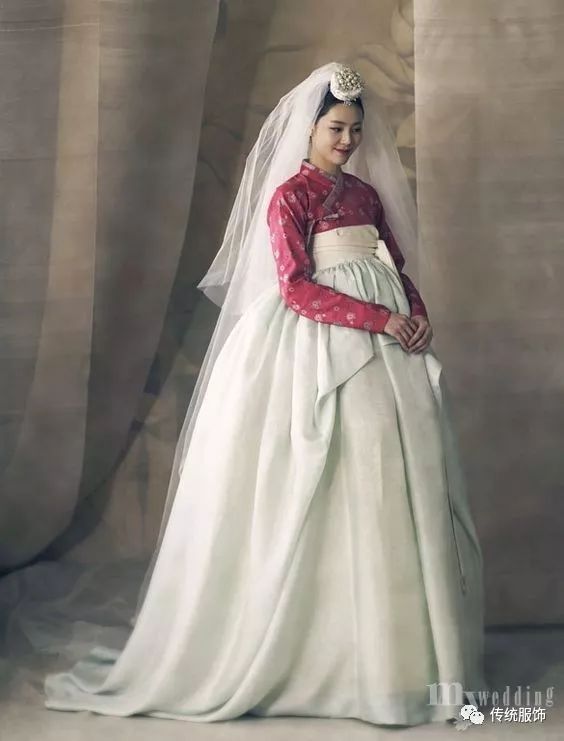 皇后的品格：這身韓服魔改的婚紗，腦殼疼～腦殼疼～～ | 古風新潮 時尚 第23張