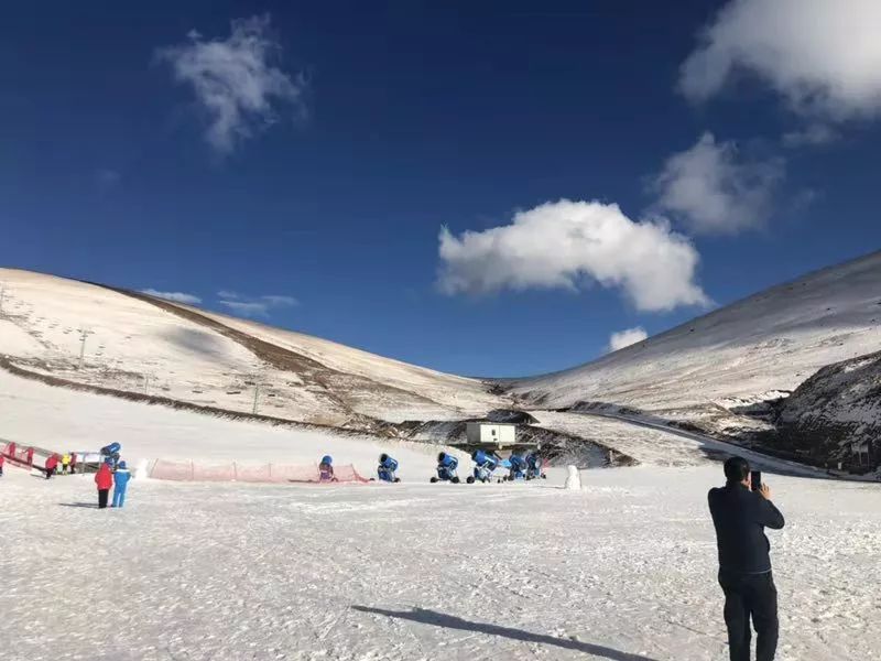 下雪了!今早会泽大海草山下雪了(视频 图)