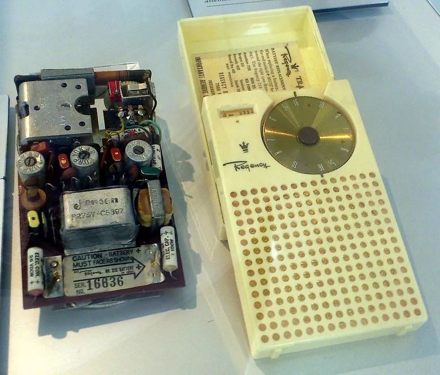 世界上第一台晶体管收音机