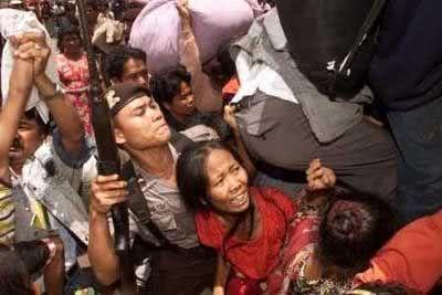 印尼再次发生规模性屠杀, 24人被当街杀害, 大批军警出动防止蔓延
