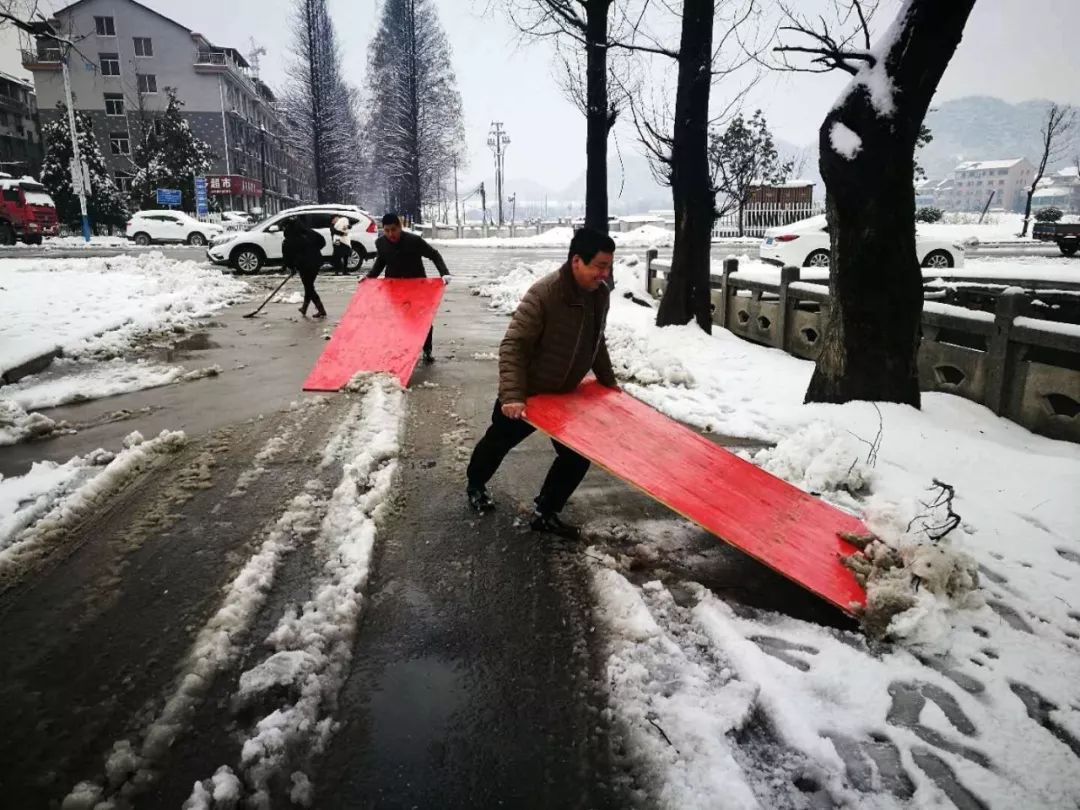 民间自制牌除雪工具1月份大雪