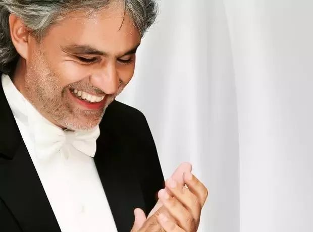 意大利盲人男高音安德鲁·波切利(andrea bocelli)首次获得冠军,成为