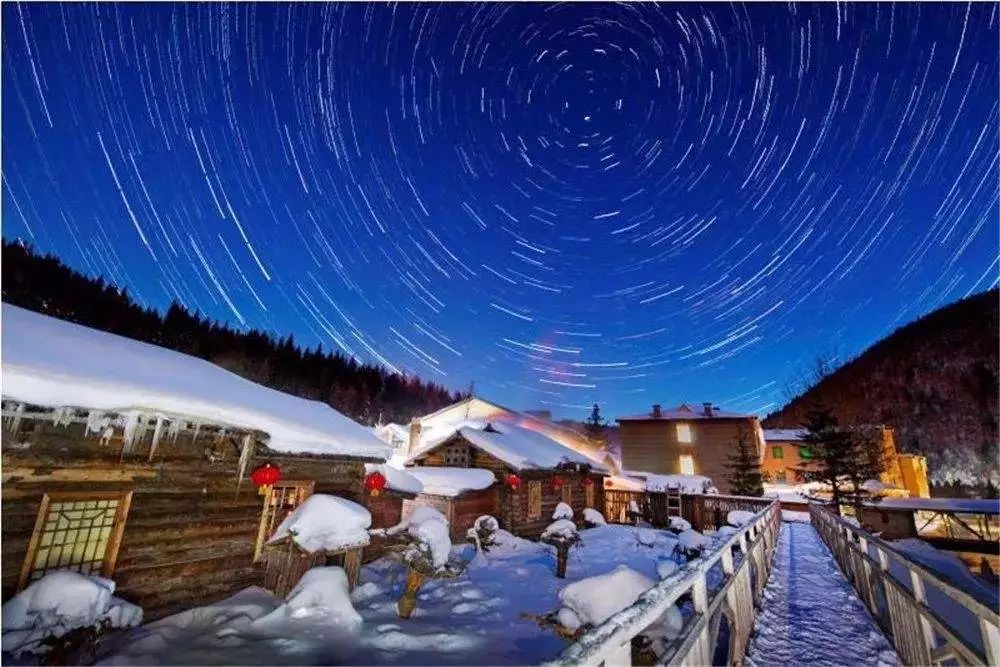 景区是拥有"神山,圣水,奇林,仙果"等盛誉的旅游胜地,也是满族的发祥地