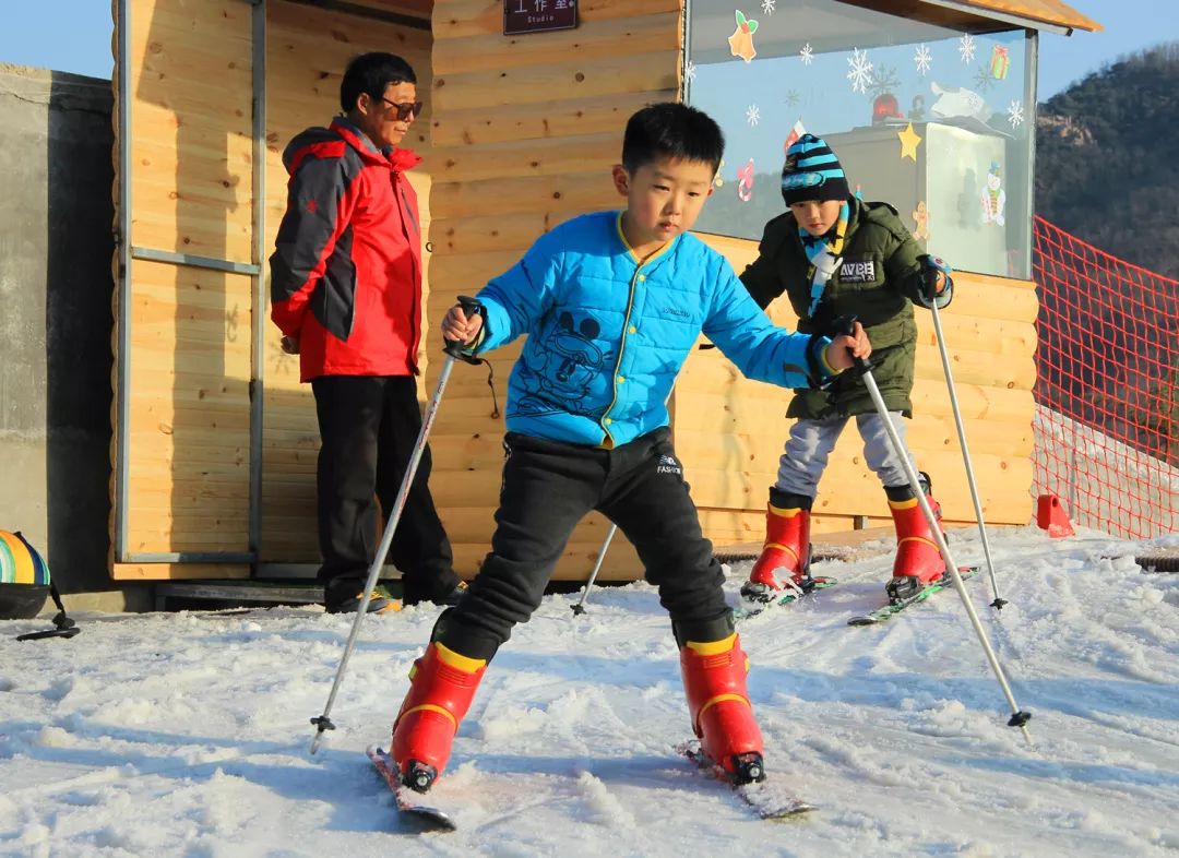 【今日推荐】雪山彩虹谷滑雪场开启造雪模式啦!新雪季激情开场!