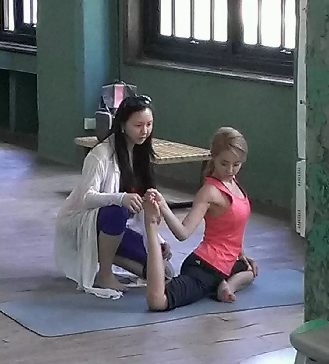 林志玲小S欽點的瑜伽教練，教你一次告別駝背、含胸、大象腿 時尚 第11張