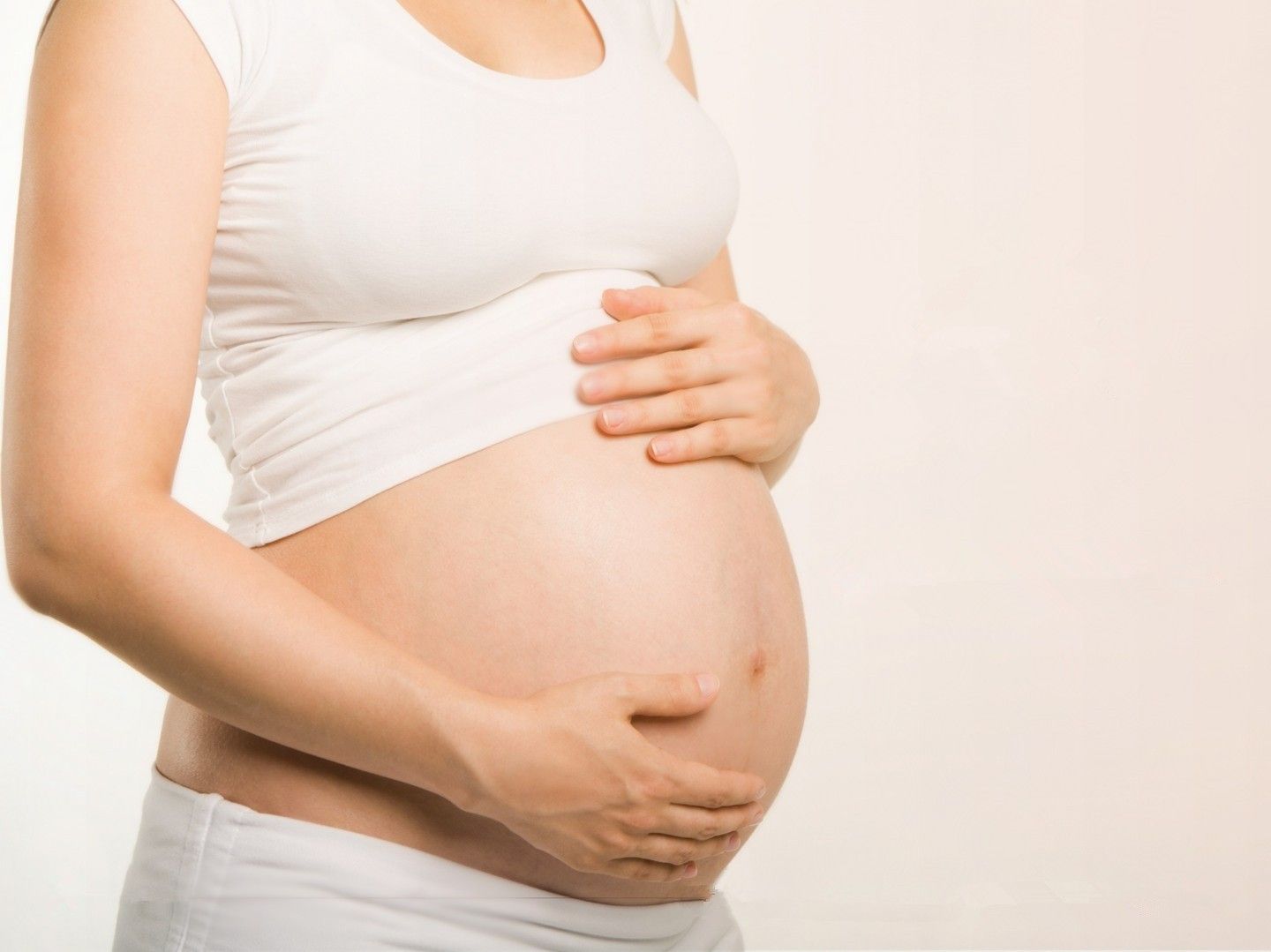 臨近預產期，這三個症狀暗示了寶寶要發動了，孕媽媽要注意 親子 第1張