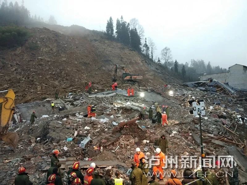 千人彻夜营救!泸州叙永发生山体滑坡,目前掩埋人员已被全部救出