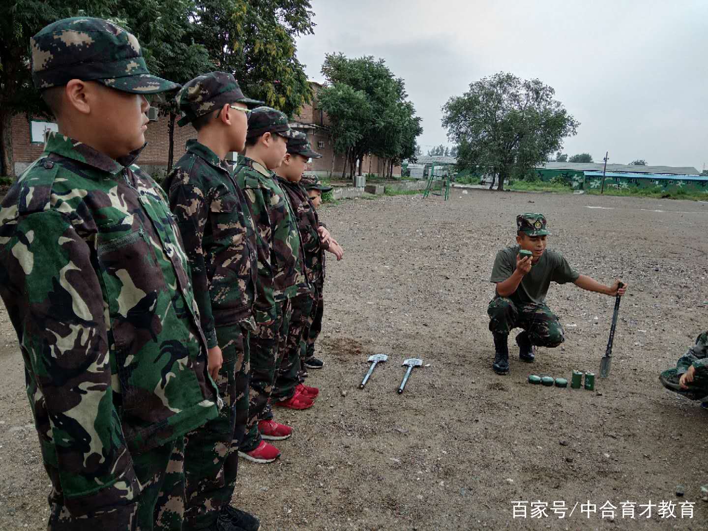 中合育才青少年军事冬令营课程第三天逃生训练研学居庸关长城