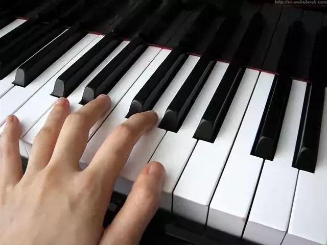弹钢琴的正确手型和如何找重力的感觉