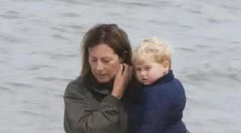 5歲小喬治也偏心！喜歡外婆遠勝於卡米拉奶奶，去海邊鬧著要抱抱 時尚 第4張