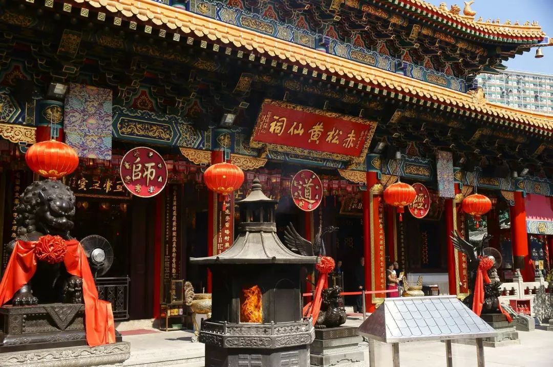 02 黄大仙祠 黄大仙祠,在中国有两个,分别是广州黄大仙祠和香港