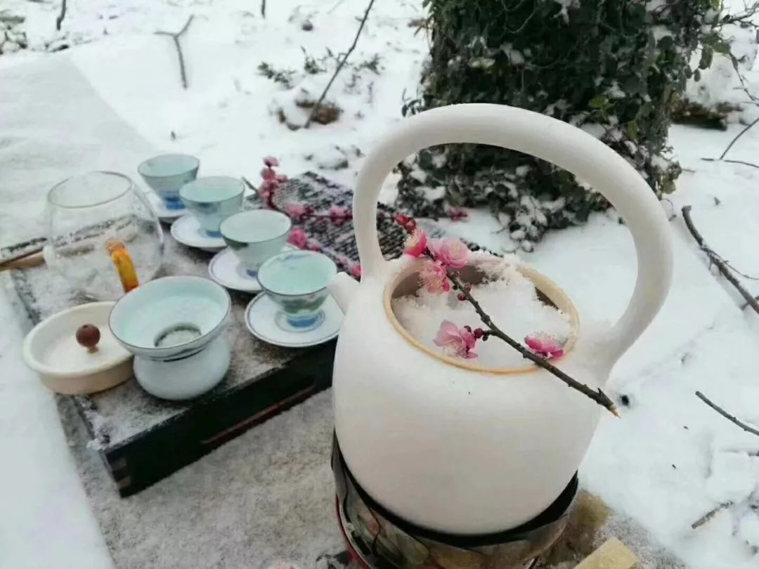 烹雪煮茶赏菖蒲