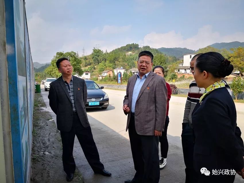 雷雨明到仁化县考察特色小镇建设