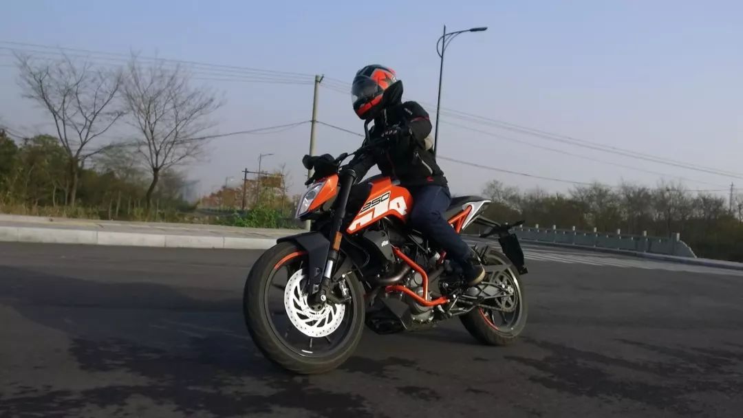 瑜亮之争呆子测评ktm250duke