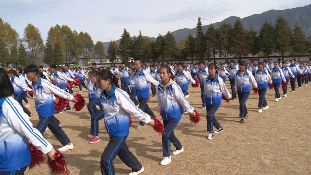 鹤庆三中举行第十五届体育艺术节