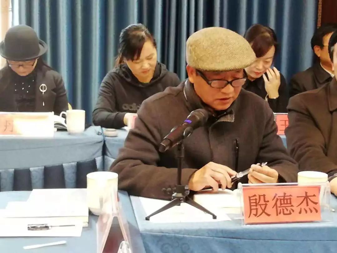 市作协副主席殷德杰发言南阳著名文化学者张兼维说:读这本诗集感到一