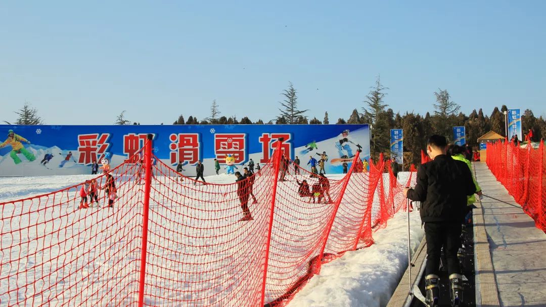 【今日推荐】雪山彩虹谷滑雪场开启造雪模式啦!新雪季激情开场!