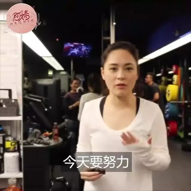 健身房婚纱_健身房美女(3)