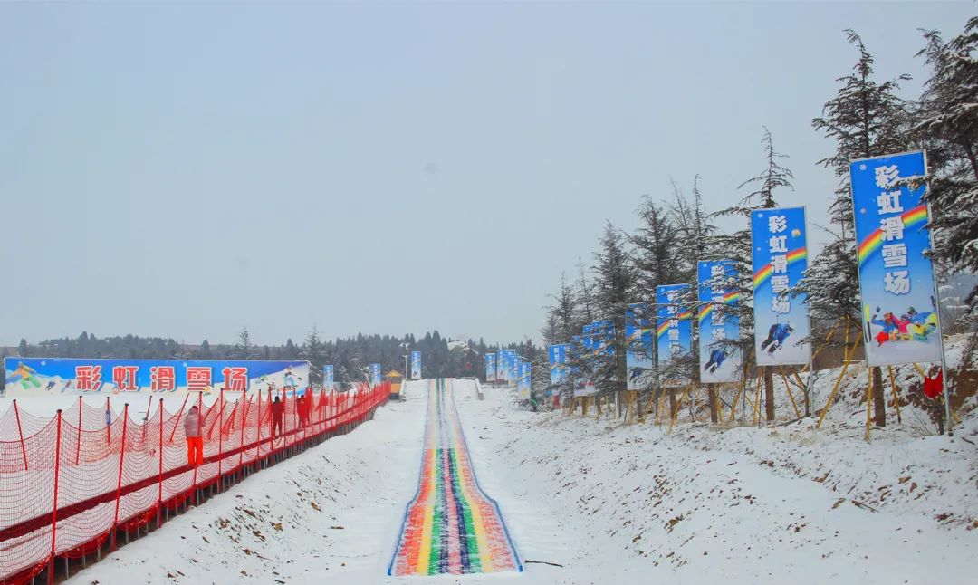 【今日推荐】雪山彩虹谷滑雪场开启造雪模式啦!新雪季