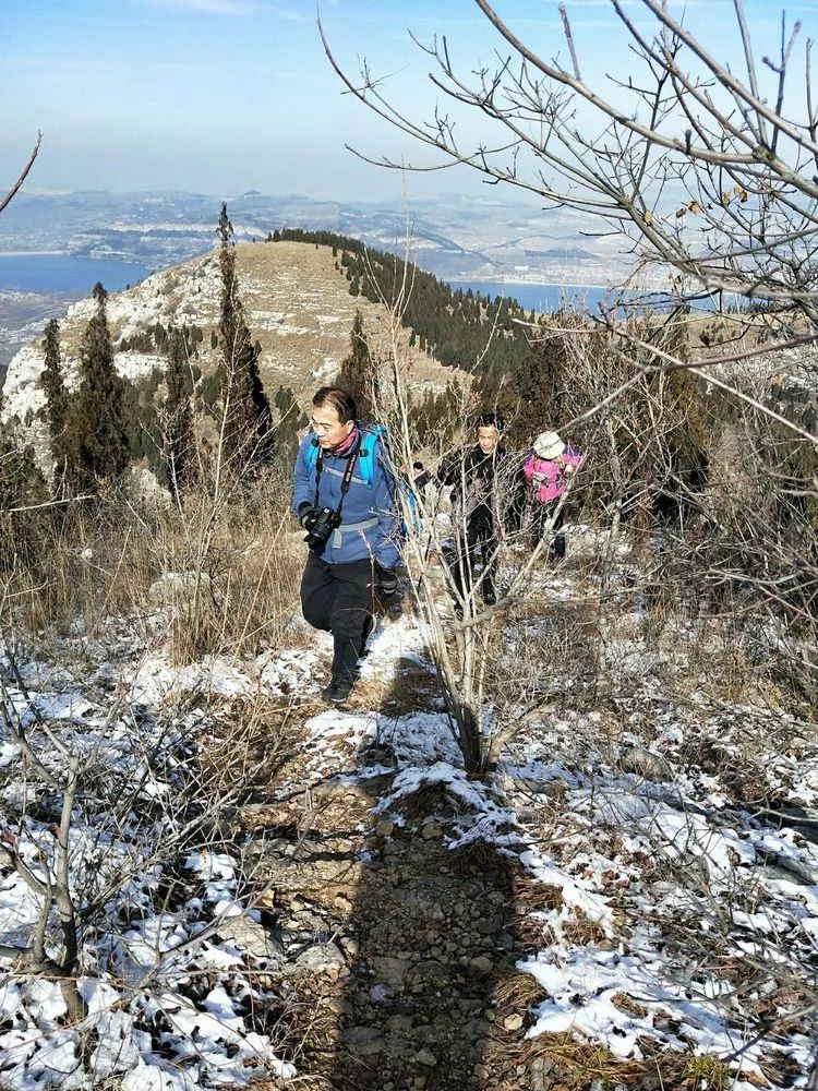 驴友雪燕户外登山游记分享12月8日登济南三媳妇山穆柯寨有感