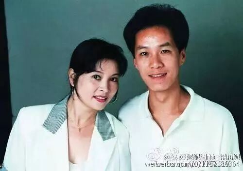 他是「國民家暴男」，娶二婚妻子，一生無子，卻把64歲老婆當女兒寵！ 商業 第19張