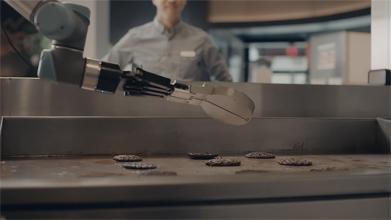 美國發明廚房機器人，每小時可以做400個漢堡，還能給肉餅翻身 生活 第3張