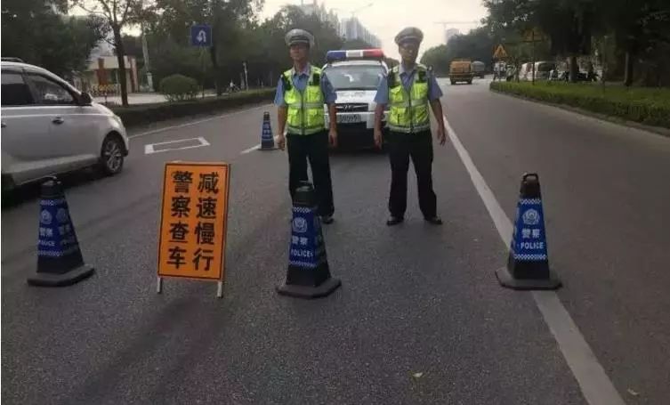 阳江 交警在鸳鸯湖路段依法设卡查车 对于无牌无证,假牌假证,没有