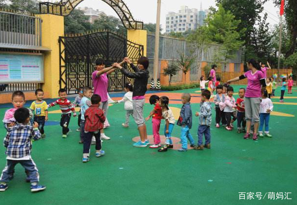 幼儿园开家长会老师怎么穿搭_幼儿园开家长会照片