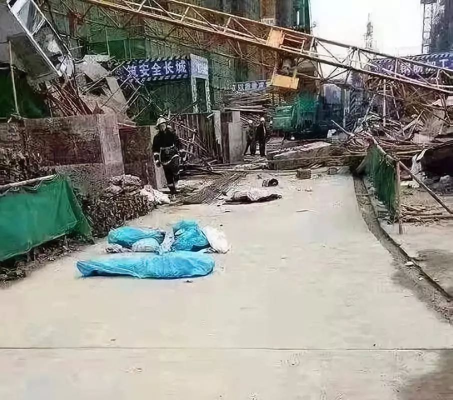 突发事故 |12.10 陕西汉中一在建工地塔吊倒塌致3人死亡