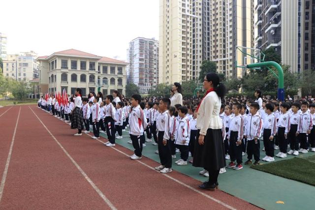 白云直击现场京溪小学传革命红旗讲革命故事