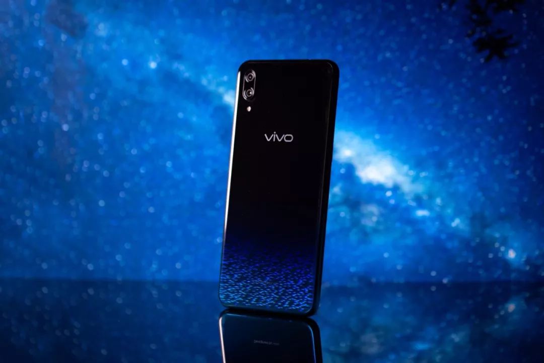 不止一面的美:当星夜海洋遇上vivo x23