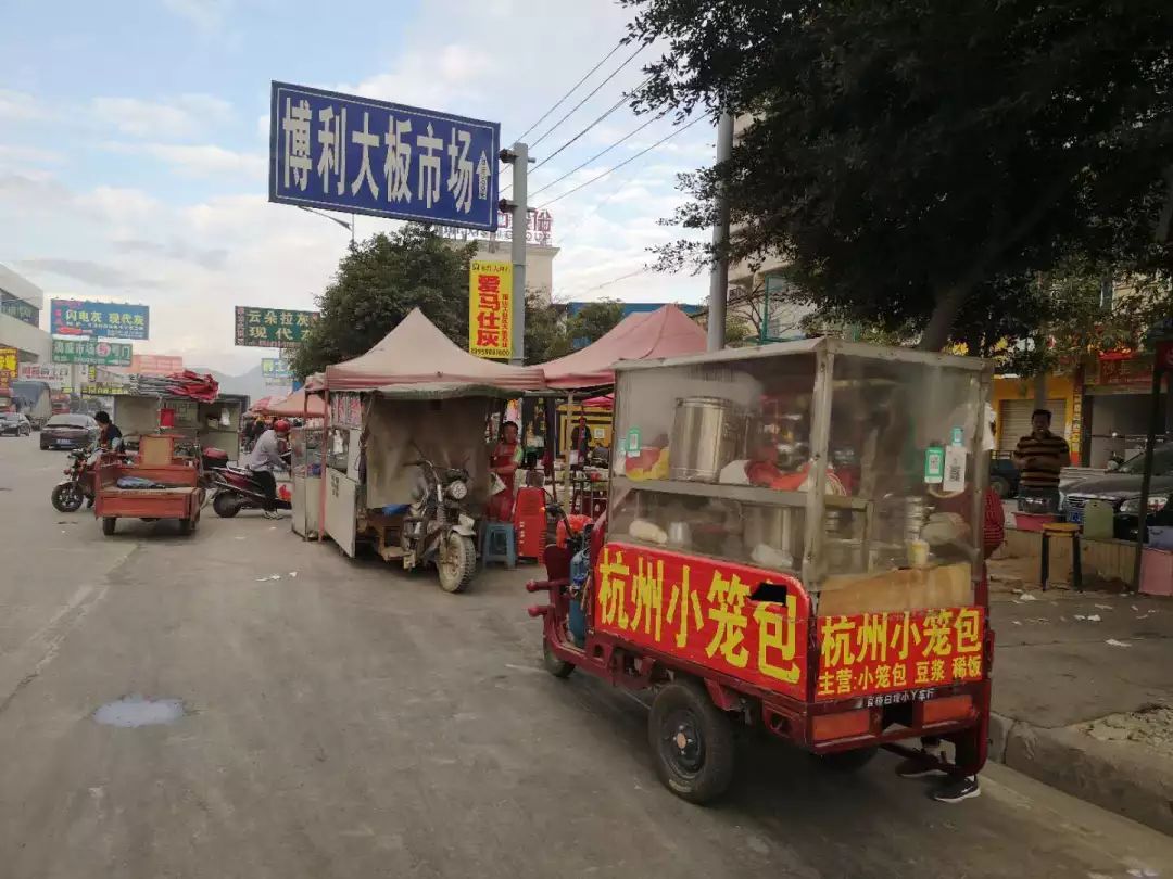 流动摊点多为无证经营,设施简陋,环境差